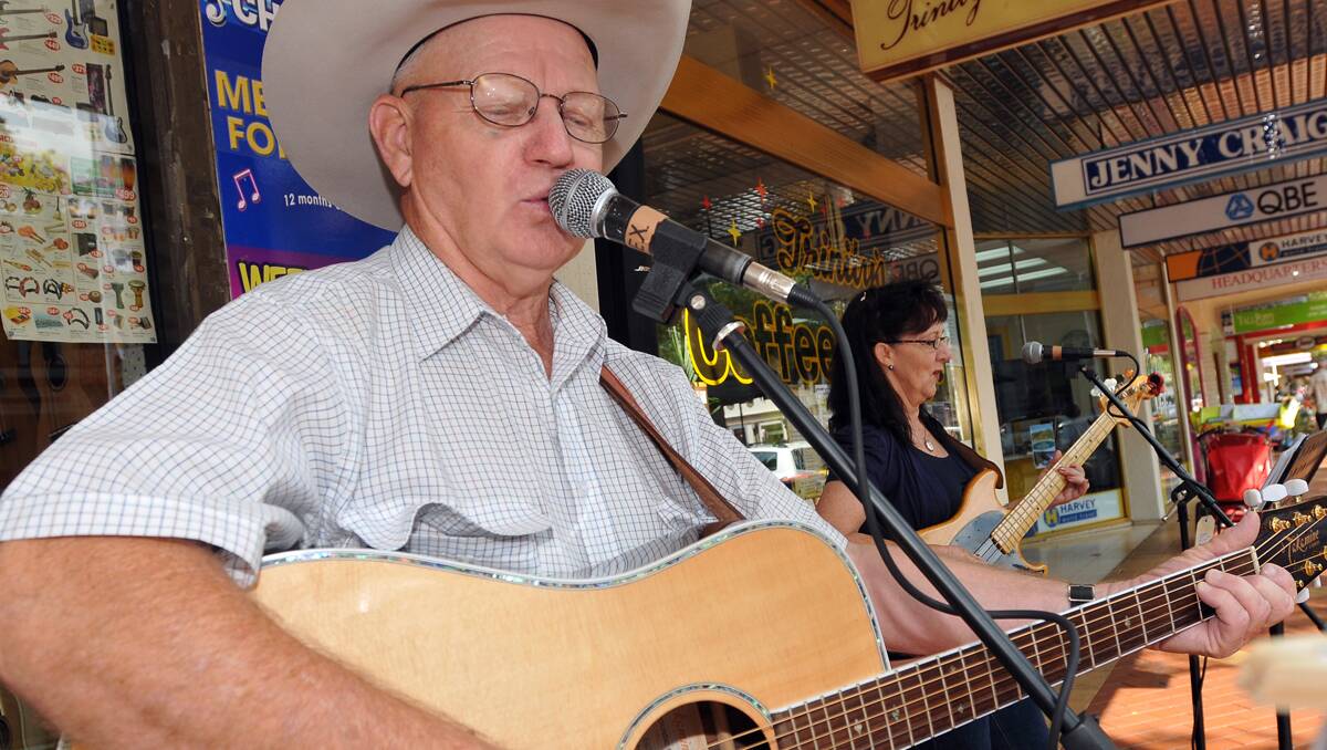 Rex Baldwin from Gunnedah is one of the first buskers to play Peel St. Photo: Geoff O'Neill