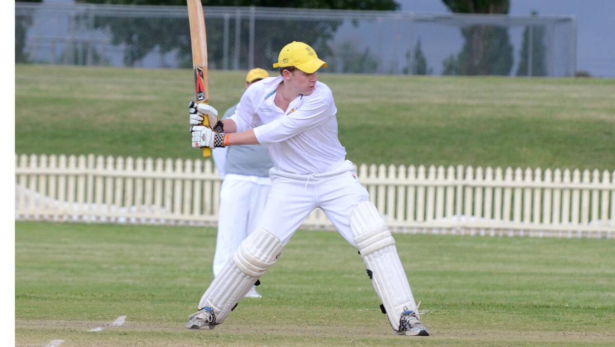 East’s Dean Moore takes on the Hillgrove attack during his unbeaten 81 on Saturday.  Photo: www.pixonline.com.au