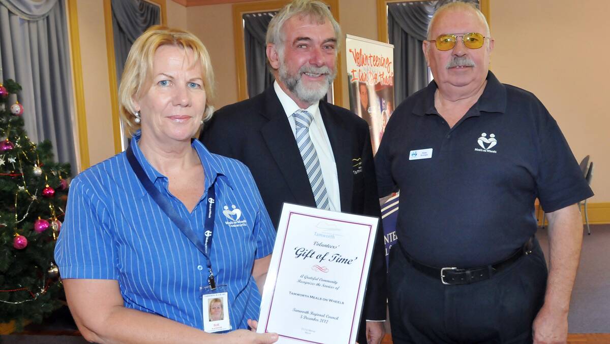 SPECIAL HONOUR: Sue Blackwood, left, and Paul Scorgie, right, from Tamworth’s Meals on Wheels were presented Gift of Time certificates at yesterday’s ceremony in Tamworth by deputy mayor Russell Webb. Photos: Geoff O’Neill 051212GOB03