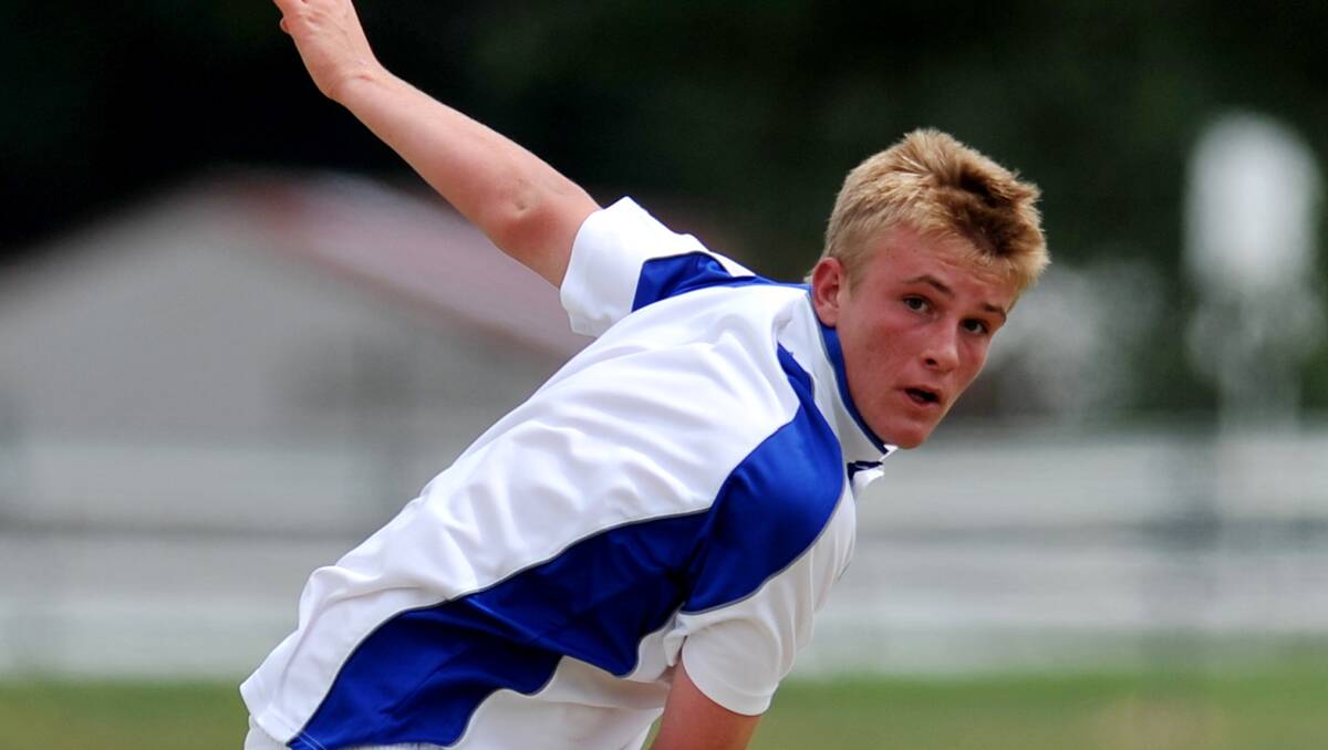 Nick Whan bowled tightly for North West in its opening-day loss at the State CHS Boys’ Cricket  Championships in Penrith. Photo:  Grant Robertson 251112GRB25