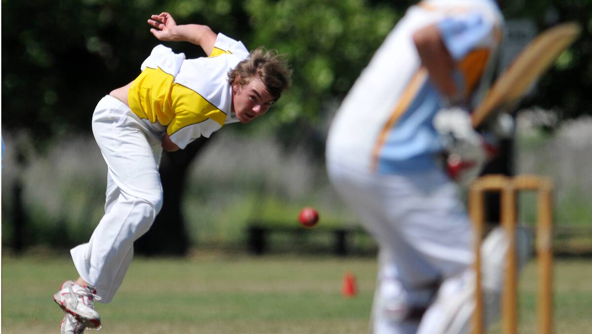 Lachlan Elks fires a ball at a Tamworth batsman in the under 16s. He took two wickets. 111112GRA04
