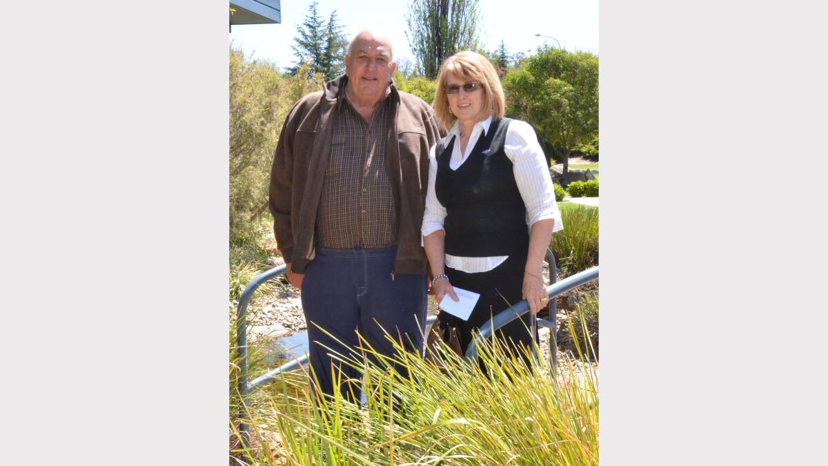 Chairman of the Inverell chapter of People to People, Les Parsons, and chapter secretary and treasurer, Barb Eshman.