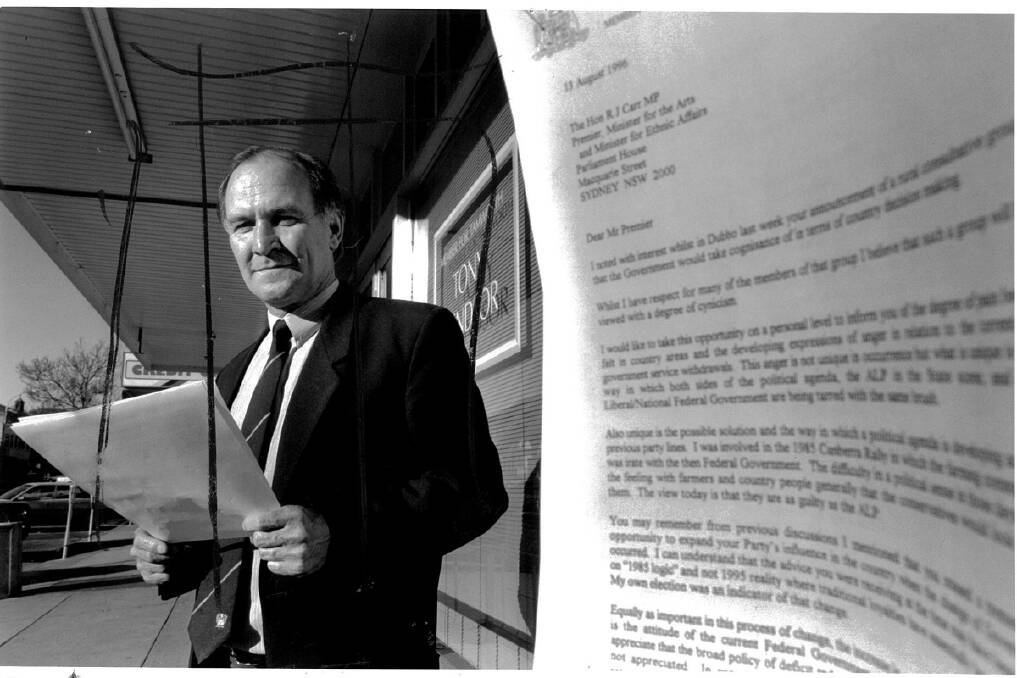 Tony Windsor with his letter to then NSW Premier Bob Carr in 1996. Photo:The Northern Daily Leader. 
